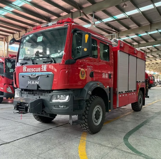 Innovative Fire Fighting Vehicle with Over 40m Fire Monitor Range